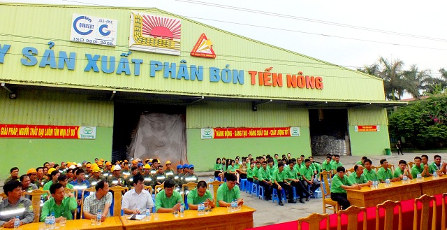 Tiến Nông tổ chức Lễ ra quân sản xuất, kinh doanh quý IV-2016