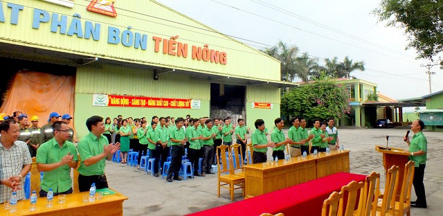 Tiến Nông tổ chức Lễ ra quân sản xuất, kinh doanh quý IV-2016